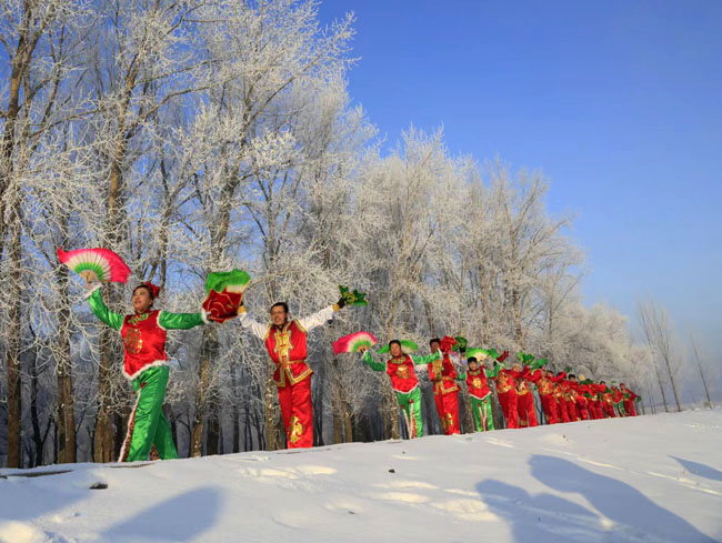 秧歌表演。七里屯村供圖